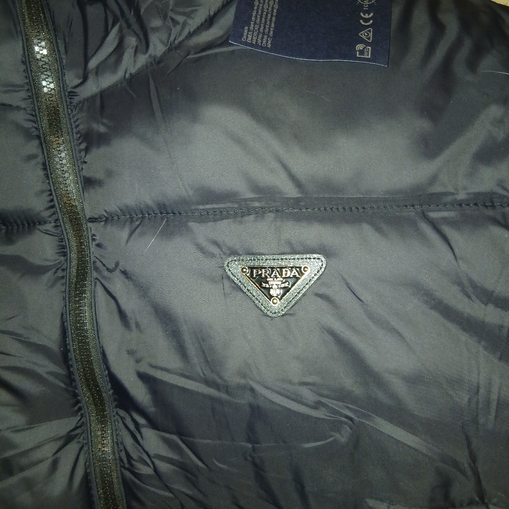 Prada Black Puffer Jacket with Hood Crop Mid Drift. - Picture 3 of 5